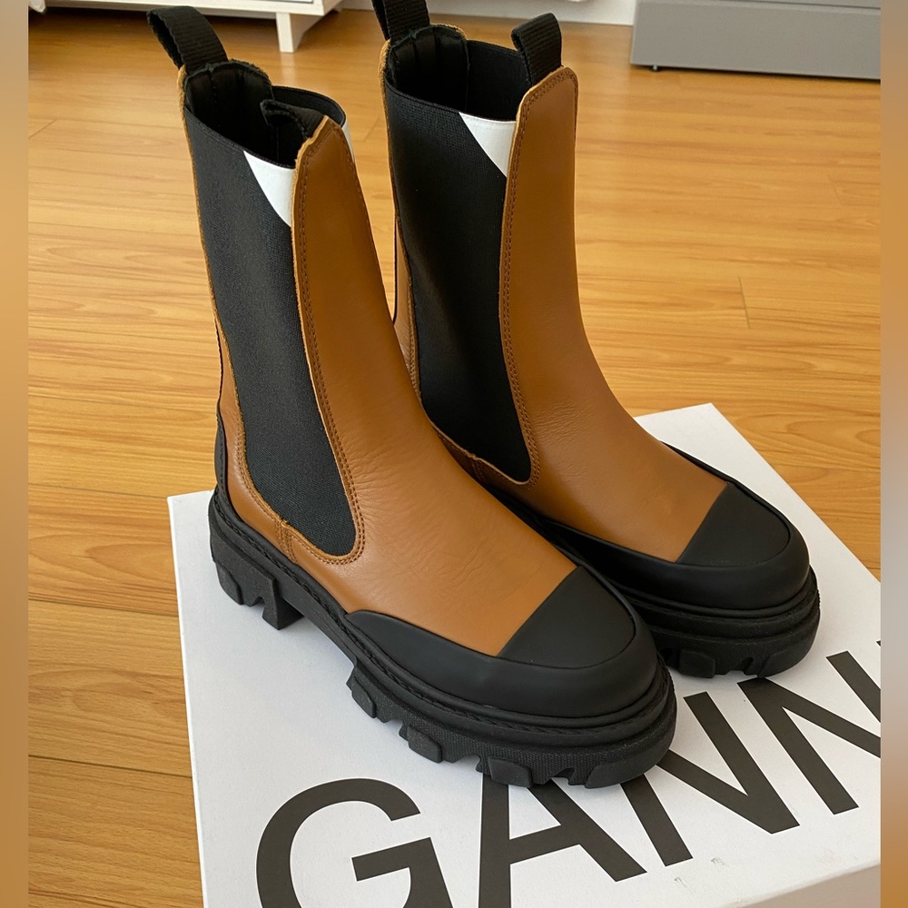 Ganni Mid Chelsea Boots Women’s Size 37 EU, 7 US